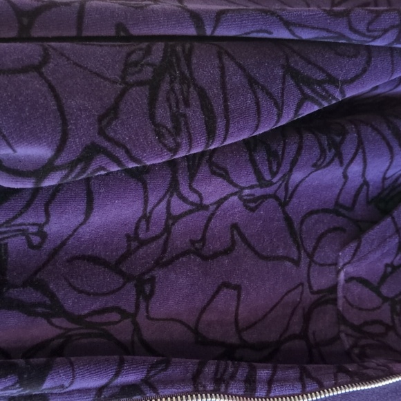 Full zip - Picture 4 of 10